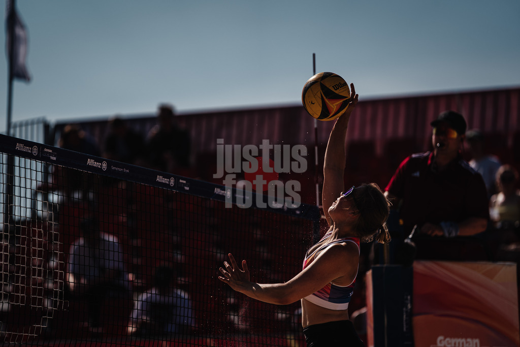 Beachvolleyball | Frauen | Allianz German Beach Tour 2025 | Tourstop Bremen | 12.06.2025 | Nina Interwies beim Angriff