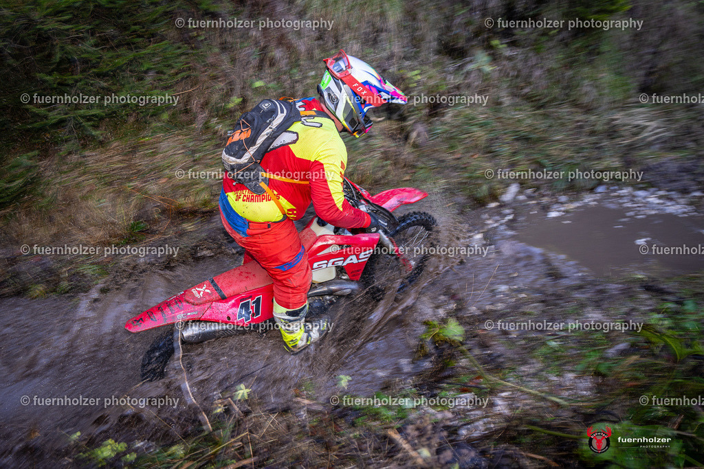fuernholzer_241026-C1-457 | Fotografische Impressionen von der Red Stag Enduro Extreme by fuernholzer-photography.com. Endurosport in Österreich fotografisch festgehalten von fuernholzer. Auftragsfotografie für Private, Gewerbefotos und Industriefotografie. Eventfotografie, Sportfotografie und Motorsportfotografie. Anbieter von Fotoworkshops, Fototraining, fotografischen Vorträgen und Fotoseminaren.