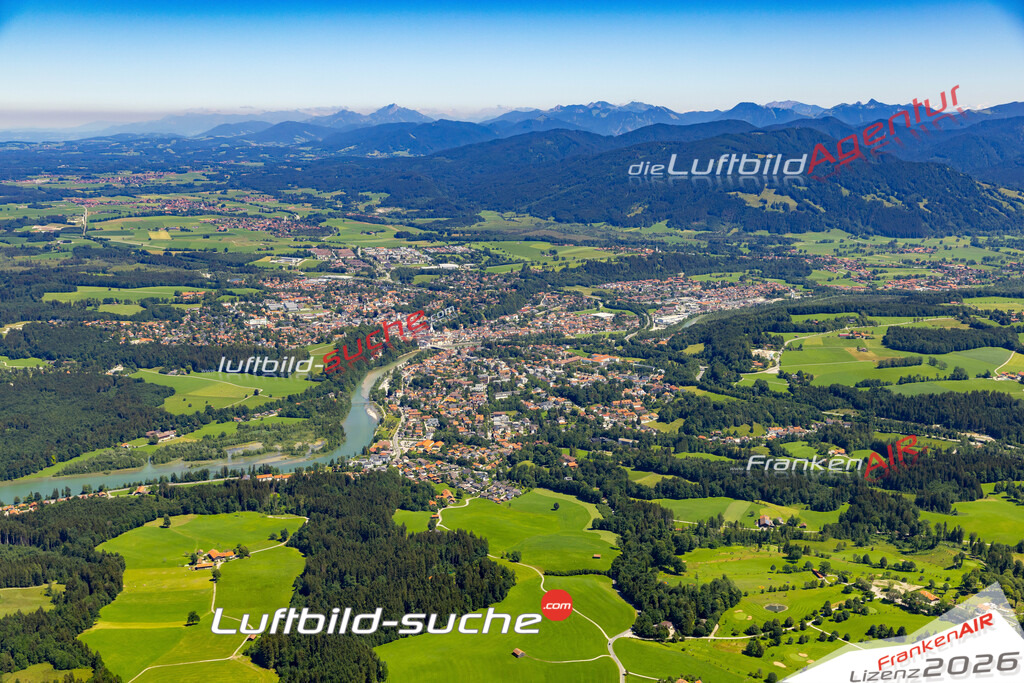 Das Luftbild der Stadt Bad Tölz wurde 2022 vom Flugzeug heraus erstellt (keine Drohnen-Aufnahmen) Aufnahmehöhe ca.450 Meter- hohe Bildauflösung und Druck-Qualität. Garantiert!