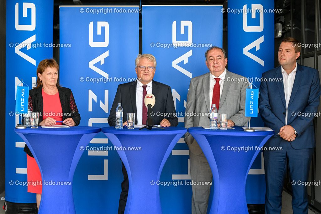 Linz AG_ Wasserrettung Pichlingersee_ 12.09.2023-9 | 12.09.2023, Linz Pichling, AUT, Linz AG, Eroeffnung des neuen Gebaeude der Wasserrettung, im Bild Karin Hoerzing (SP, Vize-Bgmin. der Stadt Linz), Klaus Luger (SP, Bgm. der Stadt Linz), Erich Haider (Generaldirektor der LINZ AG), StR Michael Raml (FP)