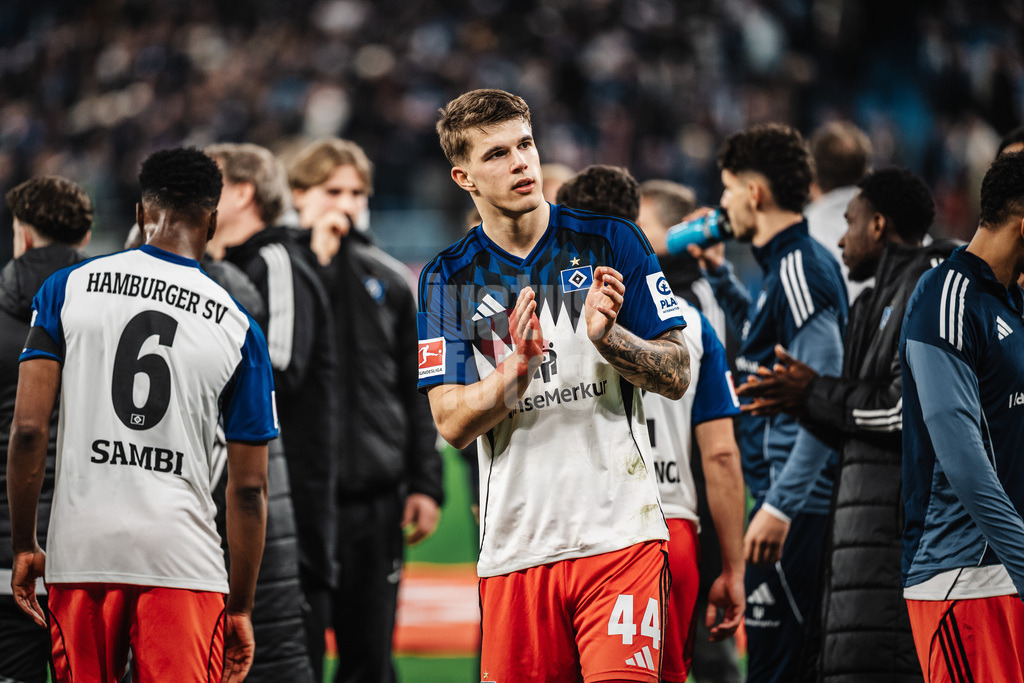 Fußball | Männer | Saison 2025/2026  | Fußball-Bundesliga | 16. Spieltag | FC St. Pauli vs. RB Leipzig | 27.01.2026 | Luka Vuskovic (#44, HSV) applaudiert den Fans nach der Niederlage