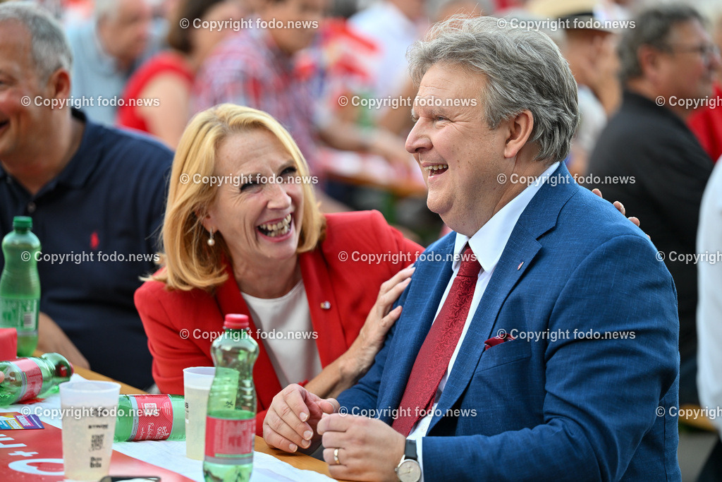 SPOe-Wahlkampfauftakt zur Nationalratswahl 2024_ 29.08.2024-39 | 29.08.2024, Linz, AUT, SPOE Wahlkampfauftakt zur Nationalratswahl 2024 in Linz im Bild Doris Bures (SP, 2. Praesidentin des Nationalrates), Michael Ludwig (SP, Buergermeister der Stadt Wien)