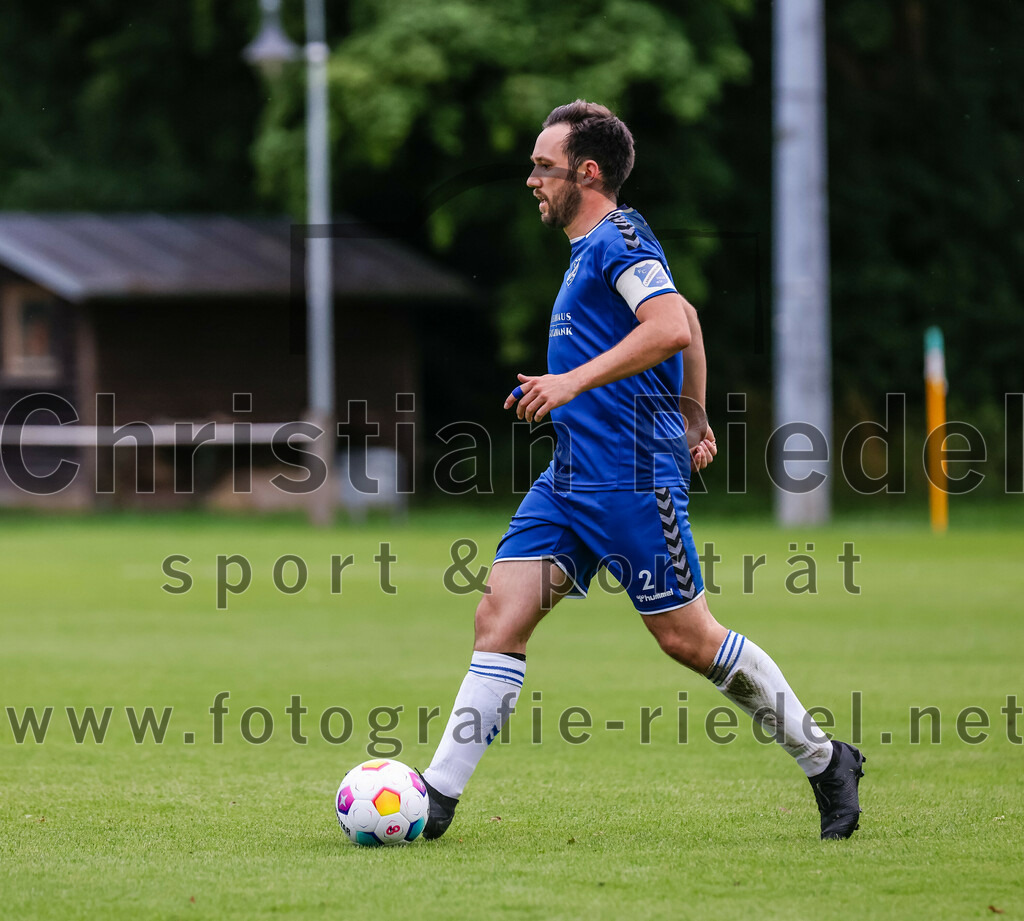 2023-08-04_106_FC_Forstern_gegen_FC_Langengeisling_II | Forstern, Deutschland, 04.08.2023:
Fußball, Kreisklasse 2023 / 2024, 1. Spieltag, FC Forstern gegen FC Langengeisling II, Endergebnis: 2:1

Christopher Scherm (FC Langengeisling, #2)

Foto: Christian Riedel / fotografie-riedel.net