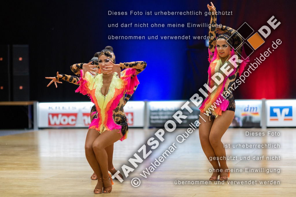 20230115-00435 | Hier finden Sie Tanz Bilder vom Latein und Standard Formationen tanzen. Sportbilder vom Tanzsport. Schöne Fotos und von Weltmeisterschaft, Europameisterschaft, Bundesliga, Regionalliga, Oberliga und Landesliga sowie von GOC Stuttgart, DanceComp, WM Bremen