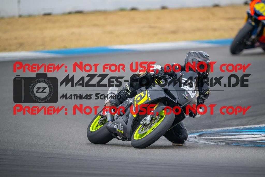 MaZZes-Fotomatrix-20260809-581586 | R1