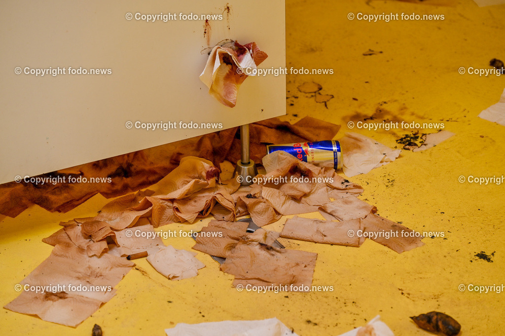 Pichlingersee_ Roma_ Sinti_ Camping_ Linz_ 03.05.2023-17 | 03.05.2023, Pichlingersee, AUT, Roma, Sinti, Camping, im Bild zurueckgelassene Campingflaeche, Mist, Muell, WC Anlage, Toilette, Kanister, Drohne