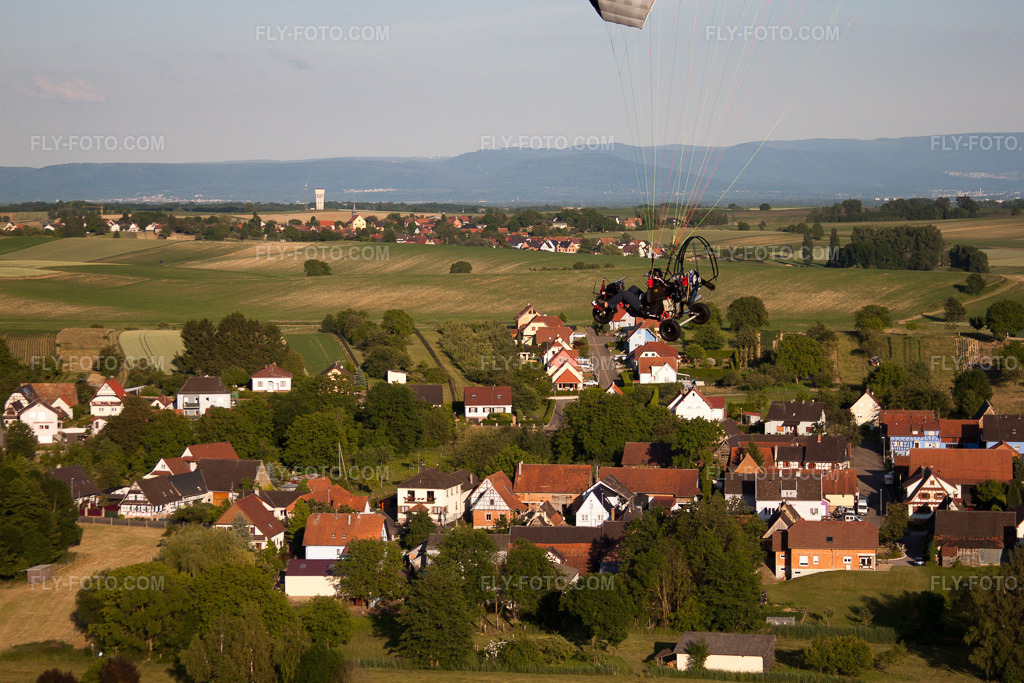 Aerial view: View of the town in Siegen in the state Bas-Rhin, France.Photo: IMG_66658.jpg taken on 06/05/2014 by Werner Riehm/FLY-FOTO.comResolution of the original: 4752 x 3168 px