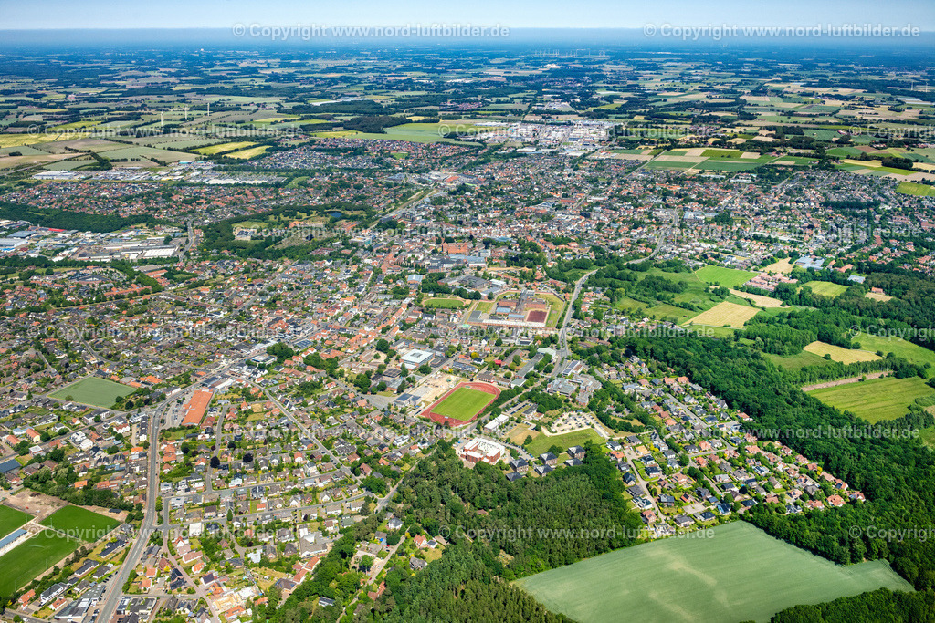 Vechta_ELS_4944050623 | VECHTA 05.06.2023 Stadtgebiet mit Außenbezirken und Innenstadtbereich in Vechta im Bundesland Niedersachsen, Deutschland. // City area with outside districts and inner city area in Vechta in the state Lower Saxony, Germany. Foto: Martin Elsen