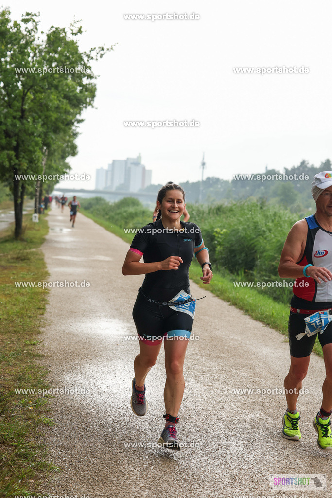 LUR_1118 | 34. M-net Erlanger Triathlon 2025 #erlangertriathlon  #mnettriathlon2025 #mnettriathlon #team #olympischedistanz #mitteldistanz #triathlon #maindonaukanal  #erlangertriathlon2025 #yourpictrs #tv1848 #tv1848erlangen  #triathlonbayern #sportinerlangen #demsportverbunden #sportshot_your_pictrs Copyright: www.sportshot.de