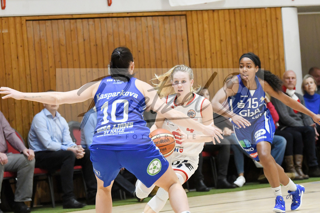 20200126_PANHAL_0035 | Basketball, Frauen: Barbora Kasparkova (GISA LIONS SV Halle) und Melli Knopp (GiroLive-Panthers Osnabrück) im Zweikampf beim Spiel der Toyota DBBL zwischen GiroLive-Panthers Osnabrück vs. GISA LIONS SV Halle am 26.01.2020 im Panthers Dome in Osnabrück, Deutschland.(Foto von Nico Paetzel) - Realisiert mit Pictrs.com