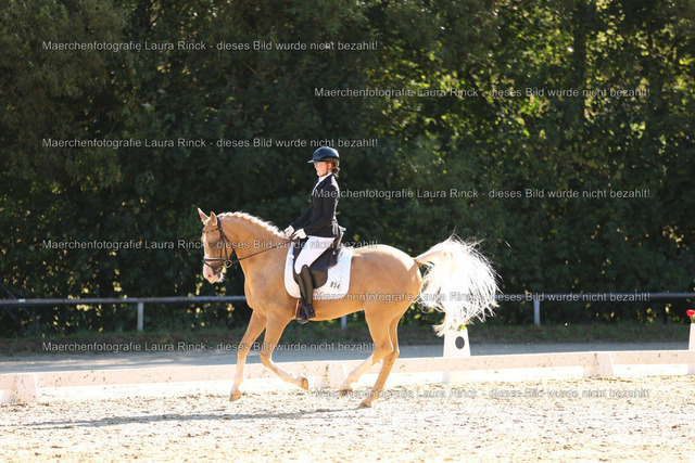 HG9A9590 | laurarinckfotografie - Realisiert mit Pictrs.com