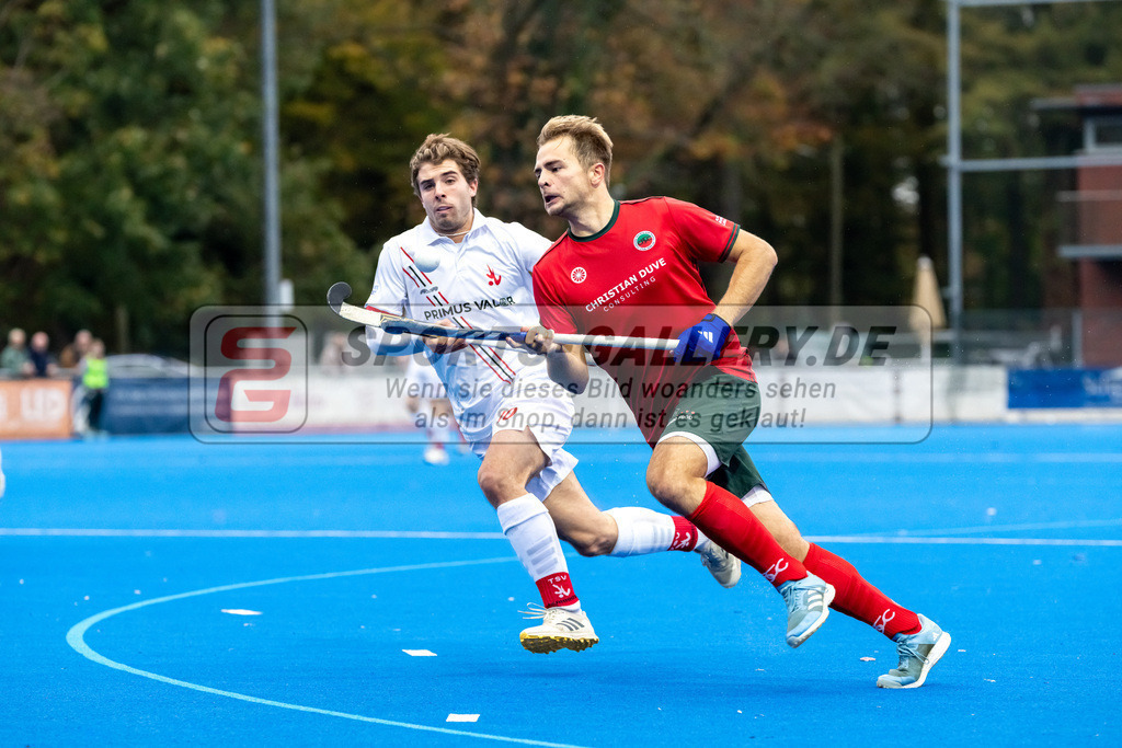 HK_20241102_108336 | 1. Bundesliga Herren Crefelder HTC - TSV Mannheim am 2.11.2024 CHTC Krefeld, Krefeld , Philip Schlageter ( TSV Mannheim #10 ) , van Ehren Christian ( Crefelder HTC #16 )