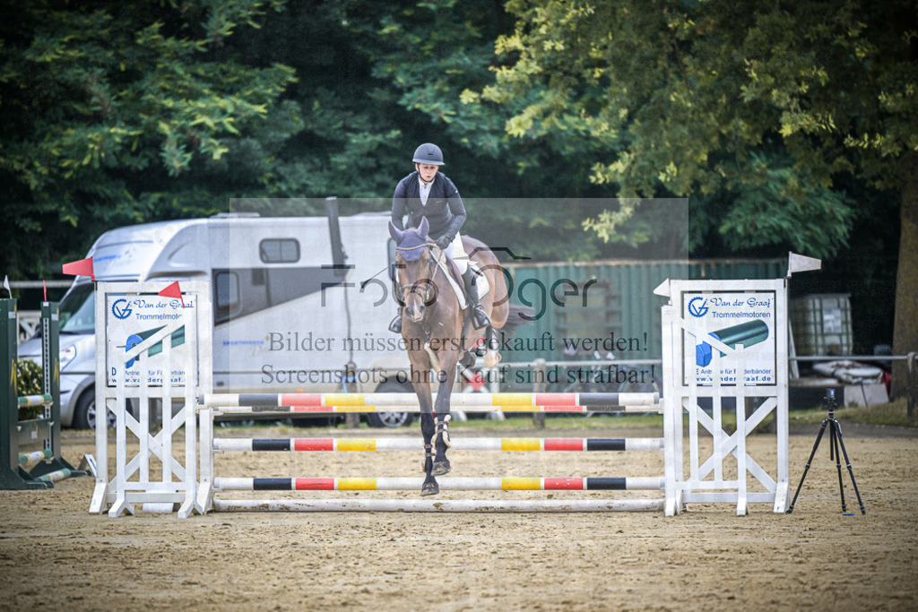 DOS_2847 | Entdecke hochwertige Reitturnierfotos von Foto Oger. Professionell, emotional und authentisch – jetzt Lieblingsmomente im Shop bestellen.Deutschlandweite Turnierfotografie. - Realisiert mit Pictrs.com
