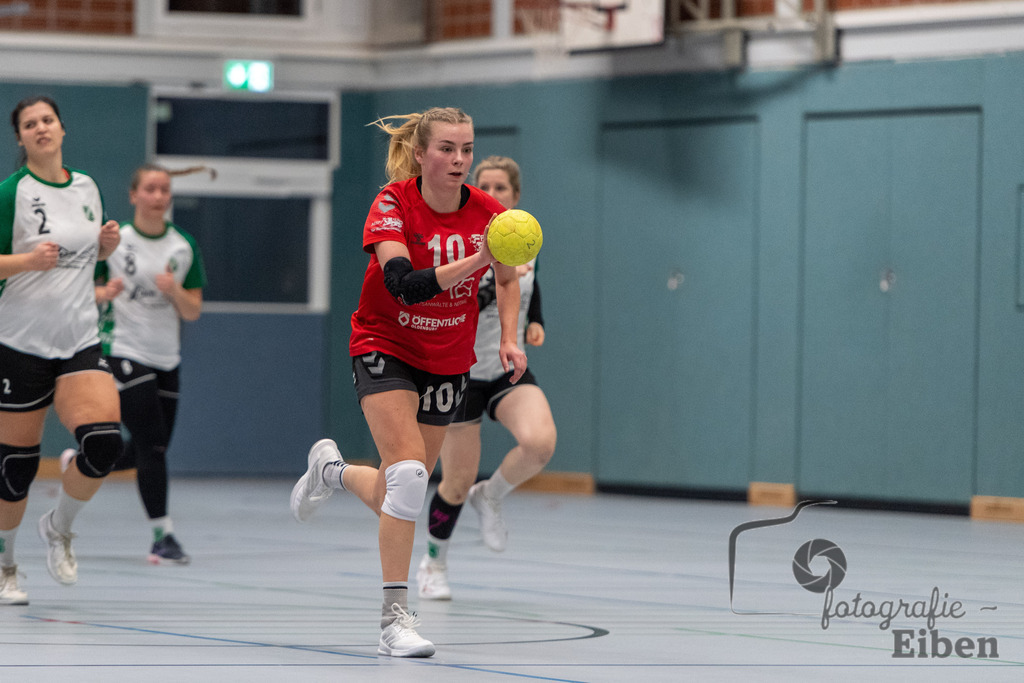 SG FriPe-TV Neerstedt | Oberliga Frauen; SG FriPe (rot)-TV Neerstedt (weiß) am 04.02.2023; in Petersfehn (Sporthalle Im Schulpacken), Photo: Philip Eiben 2023 - Realisiert mit Pictrs.com