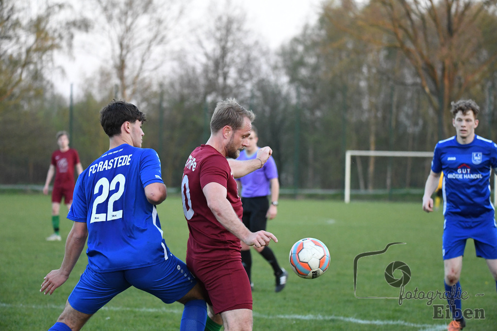 SG FriPe-FC Rastede | Herren Kreisliga; SG FriPe (rot)-FC Rastede (blau) am 21.04.2023; in Petersfehn (A-Platz), Photo: Philip Eiben 2023 - Realized with Pictrs.com