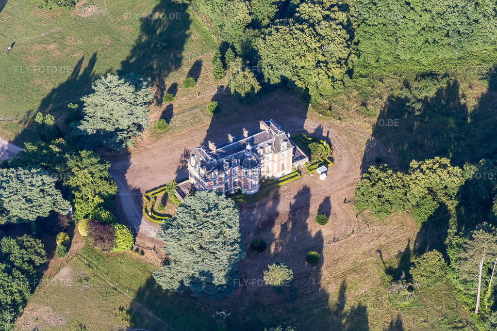 Luftbild: Schloss Chateau du Guerinet in Orchaise in Valencisse im Bundesland Loir-et-Cher in Frankreich. Foto: IMG_081193.jpg vom 19.06.2015 durch Werner Riehm/FLY-FOTO.de
