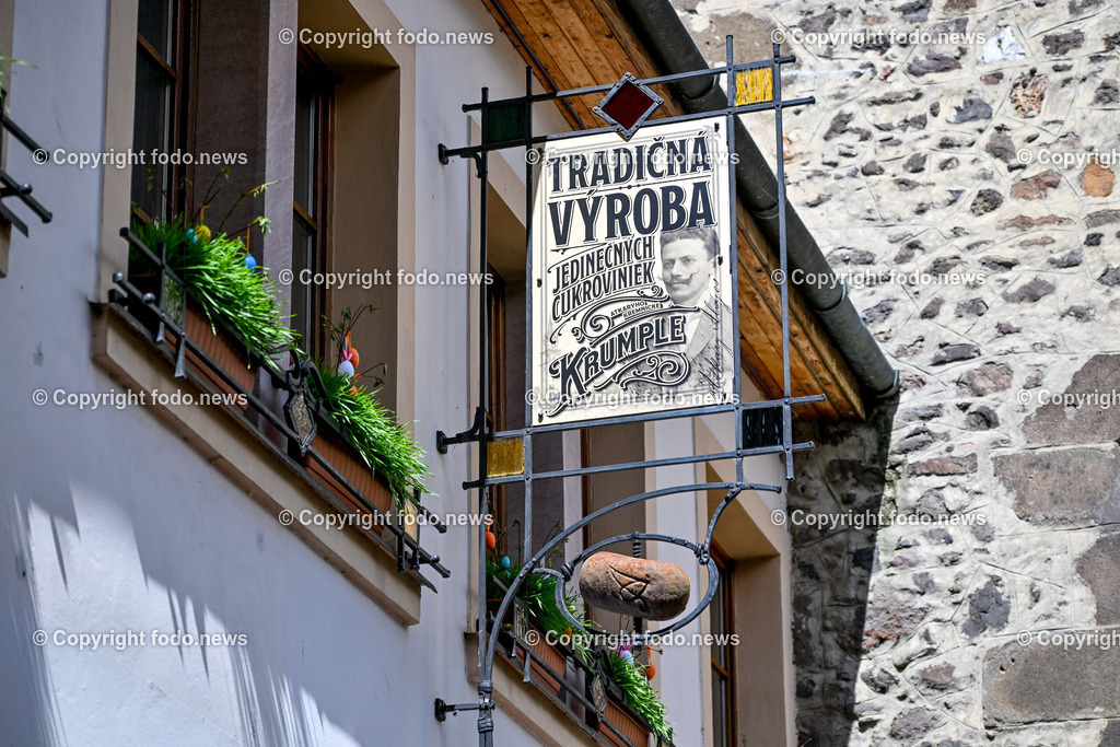 Slowakei_ Banskobystricky kraj_ Kremnica_ 23.04.2025-17 | 23.04.2025, Slowakei, SVK, Banskobystrický kraj, Kremnica, im Bild Kremnica ist eine Stadt und ehemalige Bergstadt in der Mittelslowakei, Stadtansichten, Themenbilder, Sehenswuerdigkeiten, Historische Gebauede, Tradicna Vyroba, Traditionelle Herstellung von Krumple, Spezielle Mehlspeise, Suesse Kartoffel, Atkarys Kremnitzer Kartoffel, Backwerk mit Gechichte