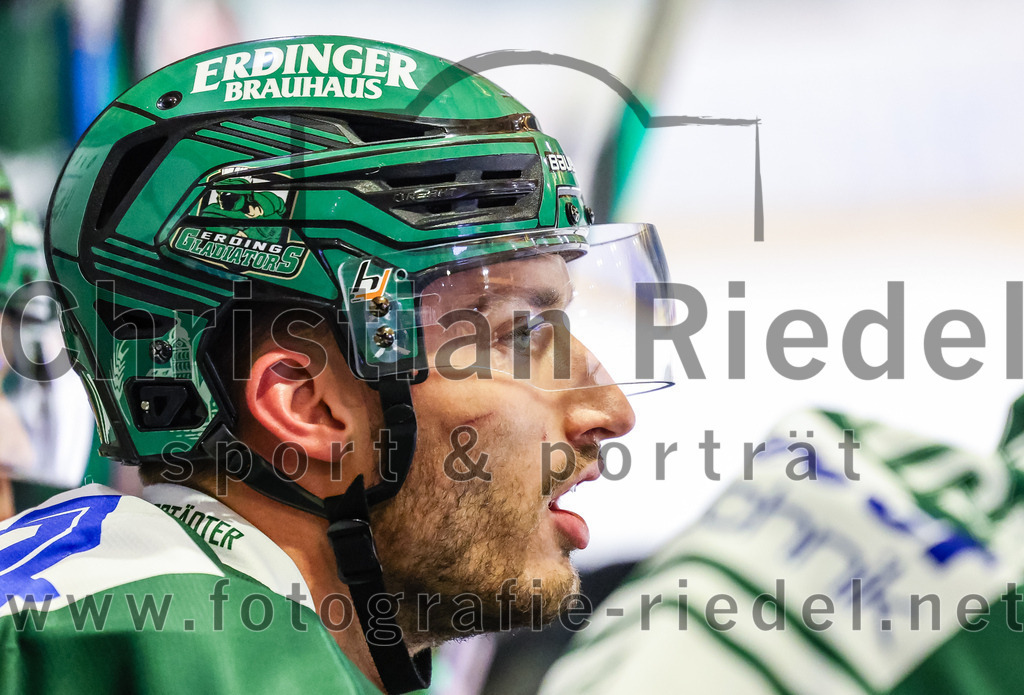 2023-11-12_019_TSV_Erding_gegen_EHC_Koenigsbrunn | Erding, Deutschland, 12.11.2023:
Eishockey, Bayernliga Vorrunde 2023 / 2024, 9. Spieltag, TSV Erding gegen EHC Königsbrunn, Endergebnis: 3:2

Bastian Cramer (Erding Gladiators, #34)

Foto: Christian Riedel / fotografie-riedel.net