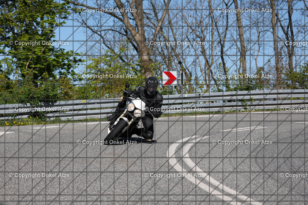IMG_8926 | Fotograf am Kyffhäuser. Onkel Atze. Kyffhäuser Rennstrecke. Café36. Motorsportfotografie. - Realisiert mit Pictrs.com