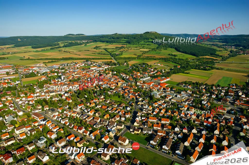 Die Luftaufnahme der Stadt Bad Staffelstein wurde vom UL-Flugzeug heraus erstellt ( keine Drohne )- hohe Auflösung für beste Qualität