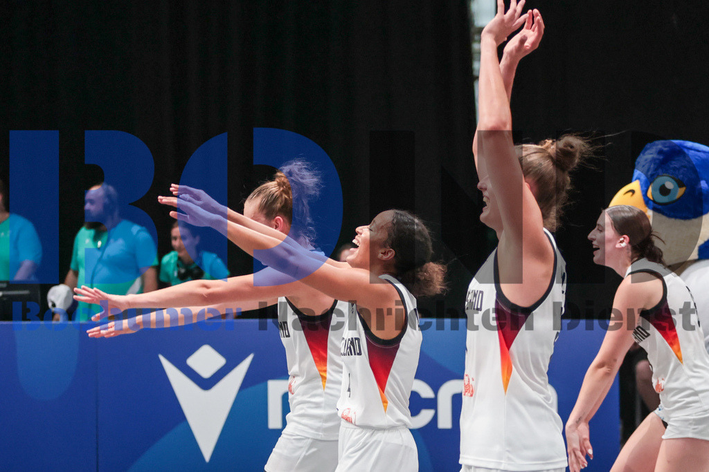 SES_RRG3x320250720-248 | bond - Realisiert mit Pictrs.com