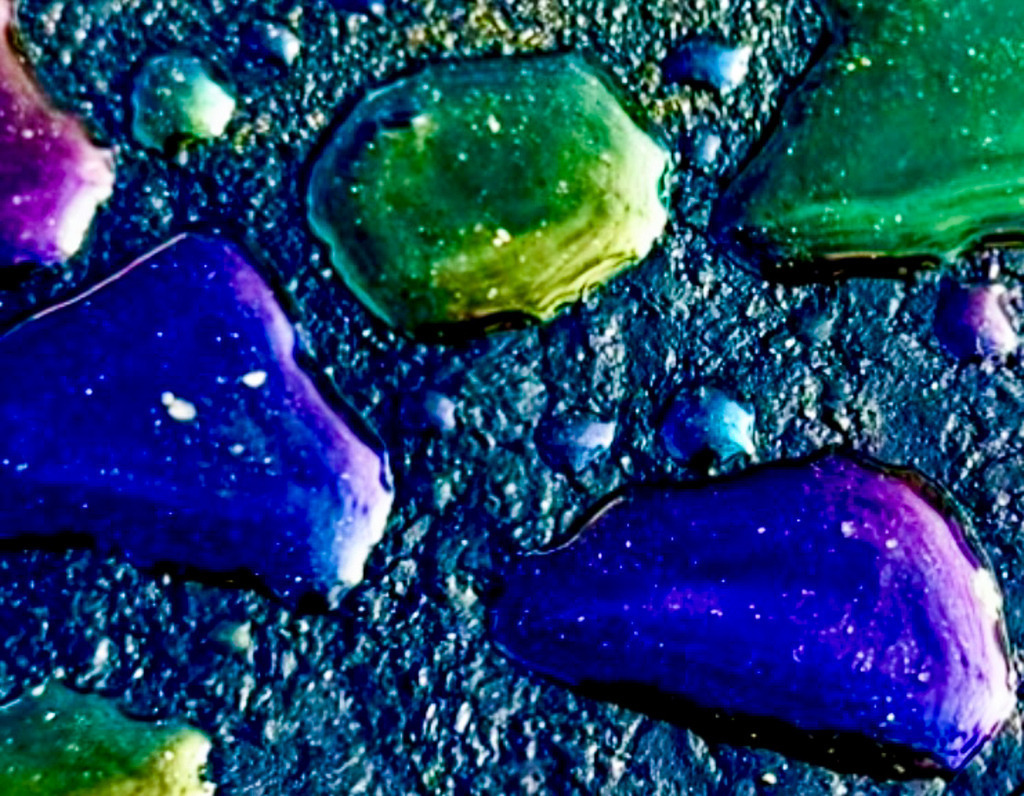 Liquid Cosmos | A close-up of diesel oil reflections transformed into a surreal world of color, texture and flowing abstract forms. - Realisiert mit Pictrs.com