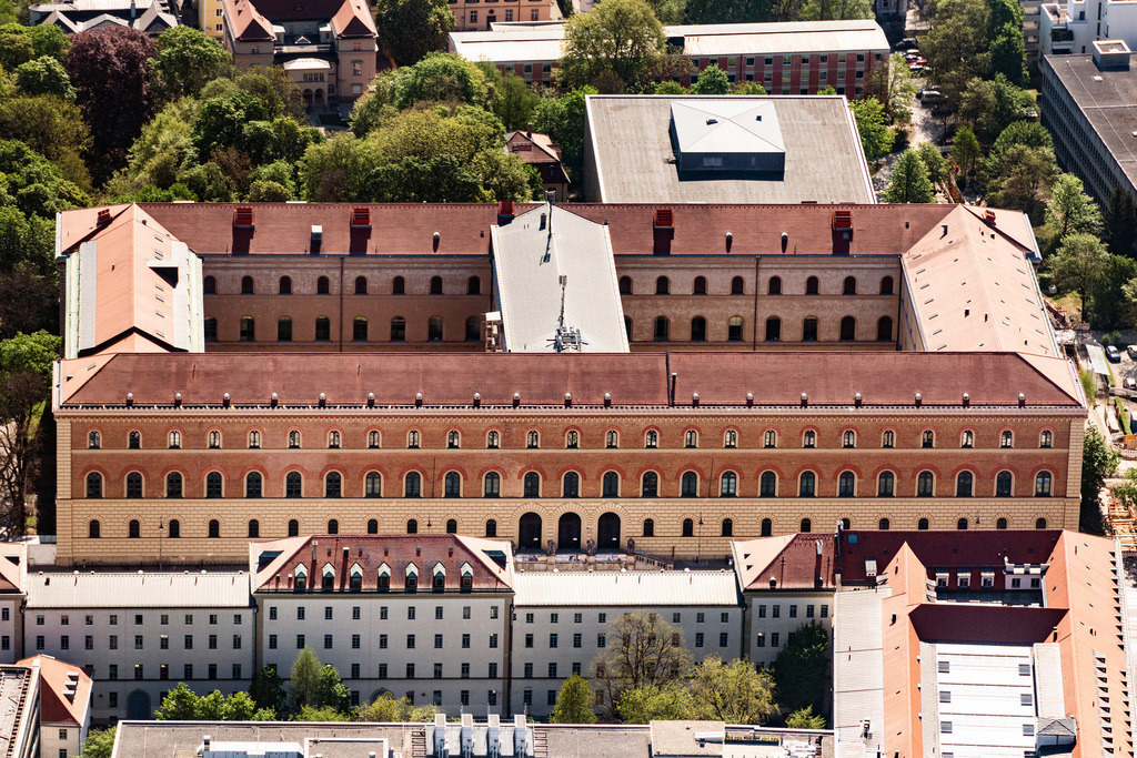 dr__0051819.jpg | MüNCHEN 23.04.2020 Bibliotheks- Gebäude der Bayerischen Staatsbibliothek in München im Bundesland Bayern, Deutschland. // Library Building of Bayerischen Staatsbibliothek in Munich in the state Bavaria, Germany. Foto: Daniel Reiter