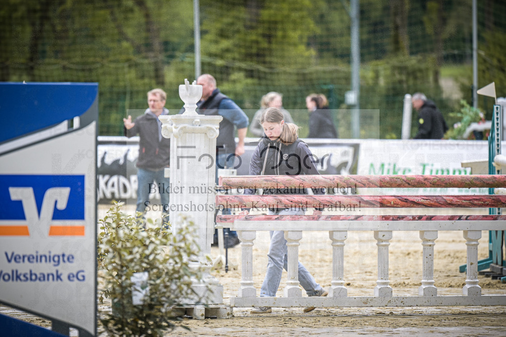 DOS_9354 | Entdecke hochwertige Reitturnierfotos von Foto Oger. Professionell, emotional und authentisch – jetzt Lieblingsmomente im Shop bestellen.Deutschlandweite Turnierfotografie. - Realisiert mit Pictrs.com