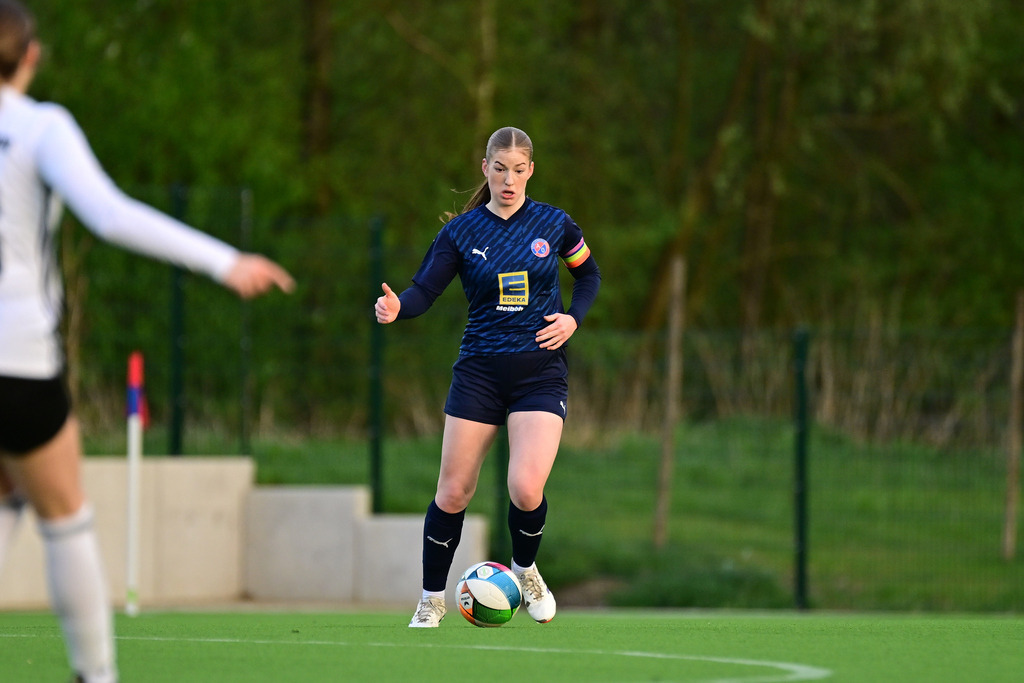 Fußball I Frauen I Saison 2024-2025 I Oberliga Niedersachsen I 20. Spieltag I SV Ahlerstedt-Ottendorf - DJK-SV Bunnen | Der Sportfotograf. - Realisiert mit Pictrs.com
