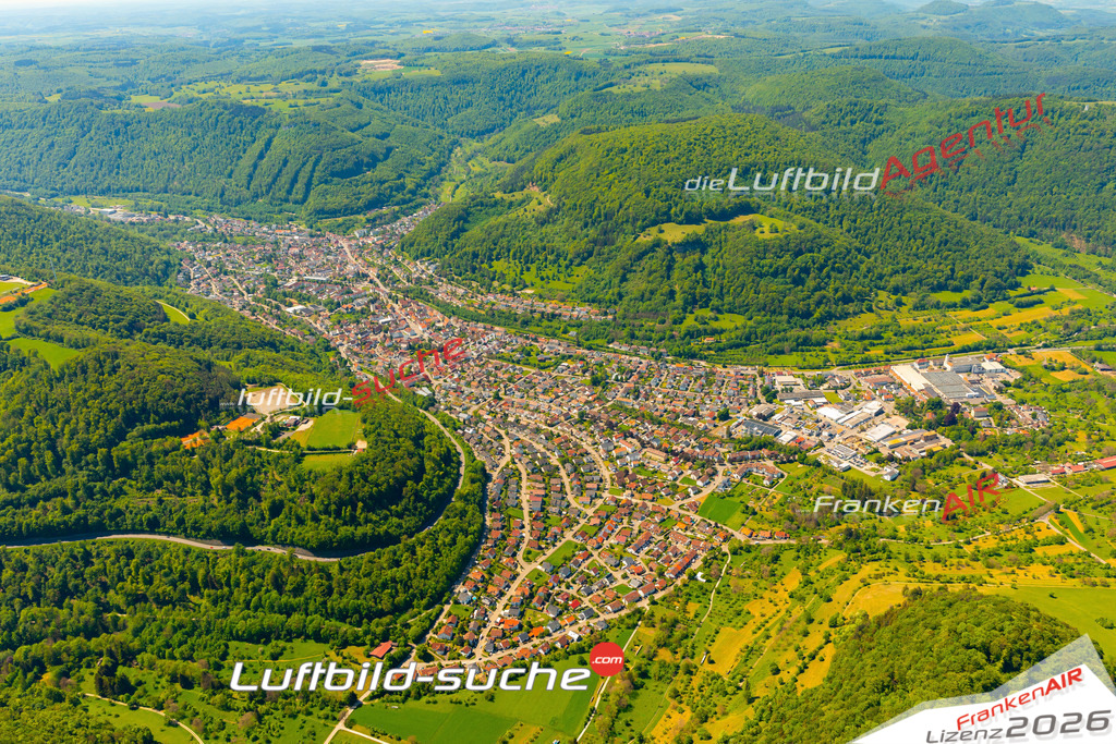 Das Luftbild zeigt :  Lichtenstein - Die Luftaufnahme wurde 2024 vom UL-Flugzeug aus erstellt ( keine Drohne ) - Hochauflösende Luftaufnahme - Für grossformatige Ausdrucke geeignet. Die Geschenkidee !Mit Lizenz und Bildrechte bestellbar