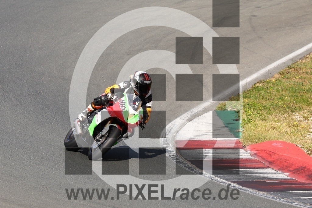 0816-20240914_03663 | Schöne Erinnerungen an spannende Momente - das festzuhalten ist unser Job. PIXELrace.de ist seit 2003 auf den Rennstrecken Europas unterwegs um die Action draußen beim Fahren und die wunderbare Stimmung imm Fahrerlager für euch einzufangen.