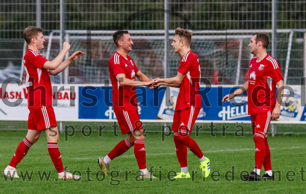 2023-08-22_040_FC_Finsing_gegen_SC_Moosen-Vils | Finsing, Deutschland, 22.08.2023:
Fußball, Kreisliga 2023 / 2024, 5. Spieltag, FC Finsing gegen SC Moosen/Vils, Endergebnis: 5:0

Jubel nach dem Tor zum 2:0 durch Florian Hölzl (FC Finsing, #10)
Fabian Kövener (FC Finsing, #12), Kilian Schmitt (FC Finsing, #8), Florian Hölzl (FC Finsing, #10), Andre Huber (FC Finsing, #9)

Foto: Christian Riedel / fotografie-riedel.net