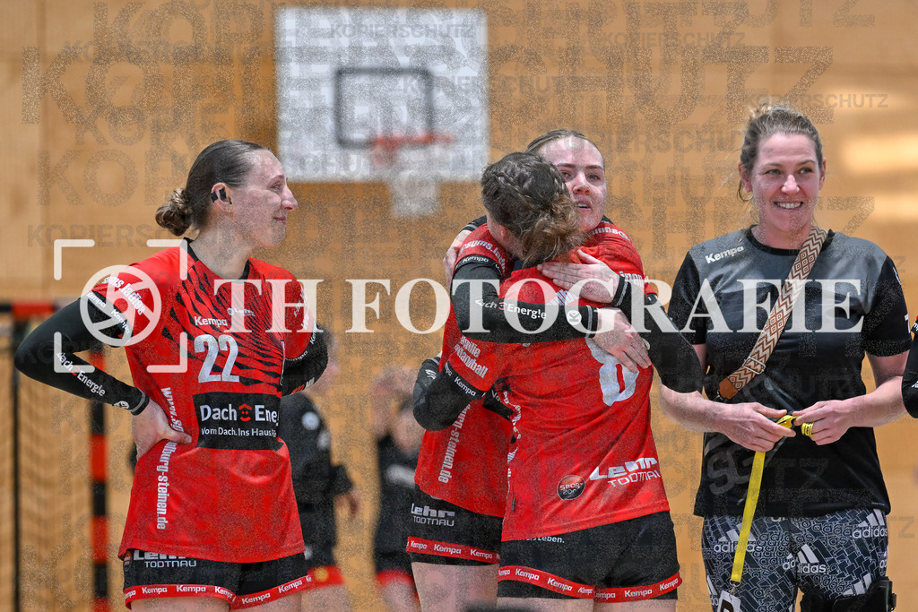 GER, SG Maulburg/Steinen - HB Kinzigtal, Frauen-Handball, Oberliga Suedbaden, 21. Spieltag, Saison 2024/2025, 06.04.2025 | Maike Hartmann (SG Maulburg/Steinen, #22), Leonie Kiefer (SG Maulburg/Steinen, #03), Celina Schick (SG Maulburg/Steinen, #08), Sabrina Gruber (SG Maulburg/Steinen, #71)GER, SG Maulburg/Steinen - HB Kinzigtal, Frauen-Handball, Oberliga Suedbaden, 21. Spieltag, Saison 2024/2025, 06.04.2025Foto: TH Fotografie/Thomas Hess