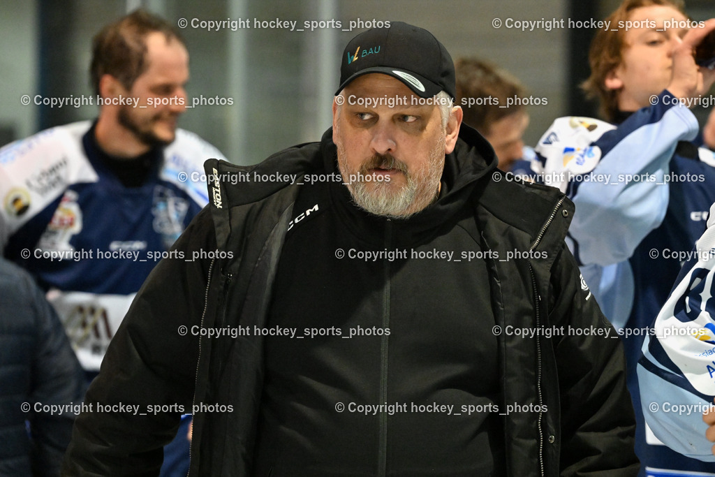 ESC SOCCERZONE STEINDORF vs. 1. EHC Althofen | Betreuer ESC Steindorf Stefan Platzner, ESC SOCCERZONE STEINDORF vs. 1. EHC Althofen, Siegerehrung ESC SOCCERZONE STEINDORF & 1. EHC Althofen am 08.03.2025 in Steindorf (Ossiachersee Halle), Austria, (Photo by Bernd Stefan)