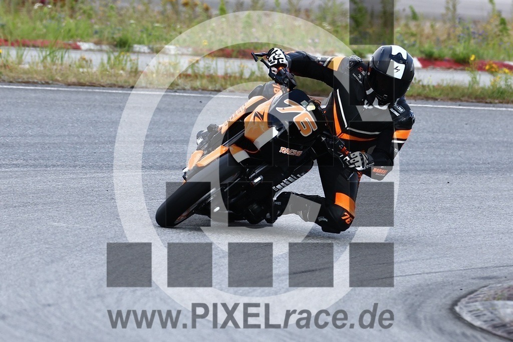 0076-20240803_01282 | Schöne Erinnerungen an spannende Momente - das festzuhalten ist unser Job. PIXELrace.de ist seit 2003 auf den Rennstrecken Europas unterwegs um die Action draußen beim Fahren und die wunderbare Stimmung imm Fahrerlager für euch einzufangen.