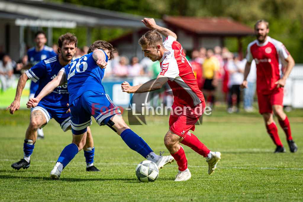 SV Raisting gegen SV Untermenzing | Fußball Herren Bezirksliga Oberbayern 2025/26 29. Spieltag, SV Raisting gegen SV Untermenzing, 20260510,Zweikampf,2026-05-10 in 82399 Raisting (Raiffeisen Arena Raisting, Wielenbacher Str. 52), Philipp SIMONIDES (SV Untermenzing 26), Frederik SPECHT (SV Raisting 8)Copyright: WolfgangxLindner www.foto-lindner.de