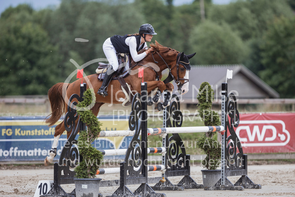 240627_LüPfSpTa_SprPf-L-112 | Deine schönsten Turniermomente als professionelle Fotos! Entdecke hochwertige Pferdesport-Fotografie im Online-Shop. Jetzt Fotos finden & bestellen!