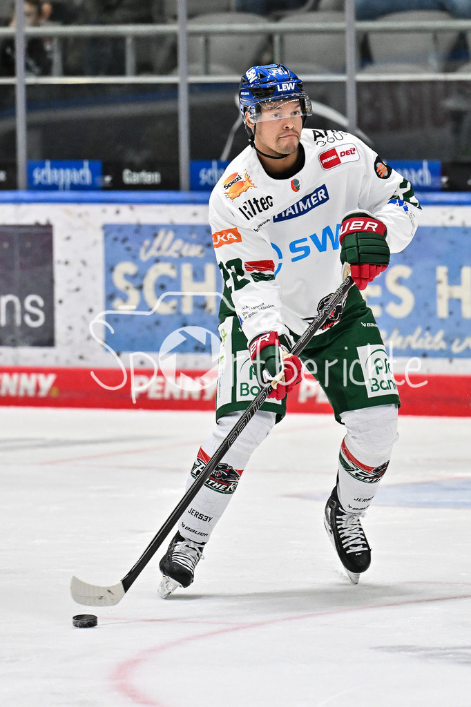 Augsburger Panther - Steinback Black Wings Linz | am Puck Madison BOWEY (Augsburger Panther 22) / Einzelfoto / Freisteller / Testspiel: Augsburger Panther - Steinback Black Wings Linz; Curt Frenzel Stadion am 05.09.2025