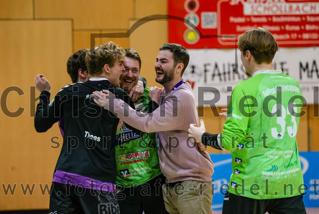 2024-01-27_105_SpVgg_Altenerding_gegen_TV_Altoetting | Erding, Deutschland, 27.01.2024:
Handball, Bezirksoberliga Männer 2023 / 2024, 13. Spieltag, SpVgg Altenerding gegen TV Altötting, Endergebnis: 30:28

Jabob Thees (SpVgg Altenerding, #3), Torwart Ferdinand Mayer (SpVgg Altenerding, #97), Otto Donaubauer (SpVgg Altenerding), Torwart Jannik Fleps (SpVgg Altenerding, #33)

Foto: Christian Riedel / fotografie-riedel.net