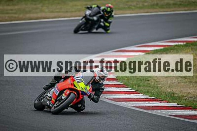 pube0060 | Professionelle Fotos von Sportveranstaltungen, aber auch Hochzeiten und anderen Events. - Realisiert mit Pictrs.com