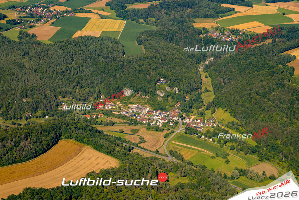 Das Luftbild zeigt : Veilbronn Heiligenstadt in Oberfranken - Die Luftaufnahme wurde 2024 vom UL-Flugzeug aus erstellt ( keine Drohne ) - Hochauflösende Luftaufnahme - Für grossformatige Ausdrucke geeignet. Die Geschenkidee !Mit Lizenz und Bildrechte bestellbar