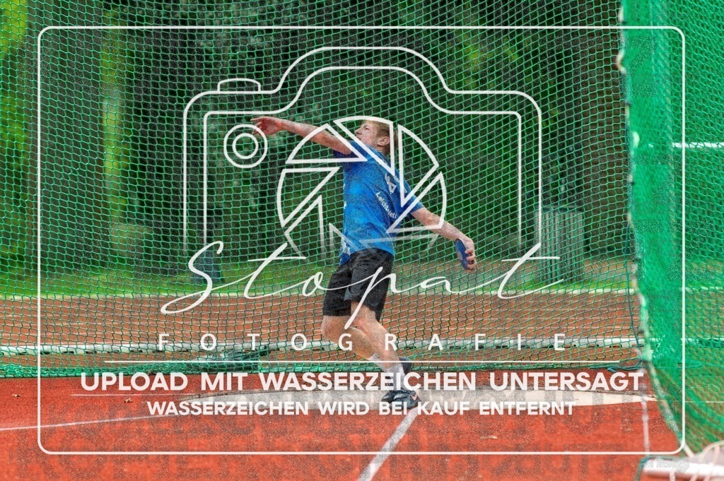 KMHK-1119 | Tobias Rose (TV Jahn Walsrode (NI)) bei den Kreismeisterschaften Leichtathletik-Wurf Heidekreis 2026 im Boehmewaldstadion, Soltau (Simon Paul Stopat) - Realisiert mit Pictrs.com