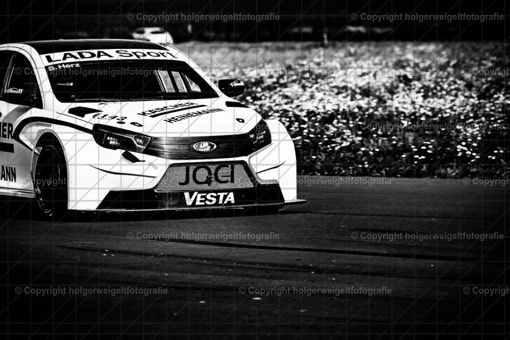 Lada Oreca Vesta WTCC | Foto vom 3. Classic Motor Weekend 18. - 20. August 2023 auf dem Flugplatz in Obermehler - Realized with Pictrs.com
