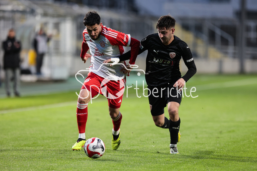 FC Bayern Amateure - TSV Buchbach | Im Duell Dion BERISHA (FCB #11) und Manuel MATTERA (TSV #13) / zweikampf