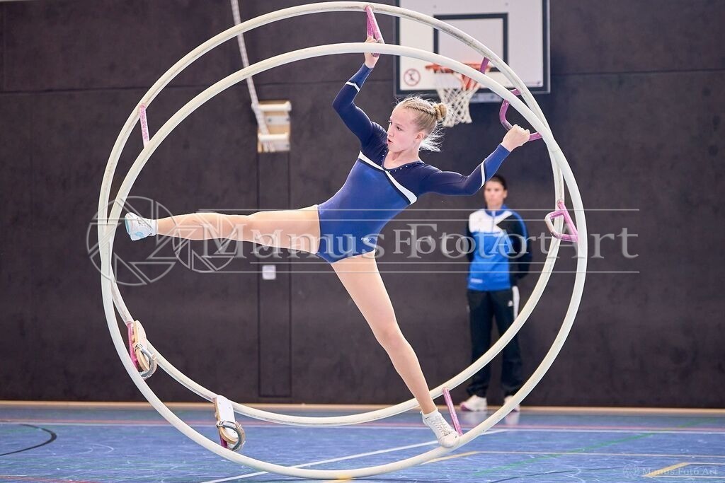 C-DSC03981 | Professionelle Sportfotografie in Hamburg, Schleswig-Holstein und Niedersachsen – spezialisiert auf Rhönrad, Geräteturnen, Leistungsturnen und rhythmische Sportgymnastik. Bundesweite Begleitung von Rhönrad-Events. Jetzt Sport-Fotos - Realisiert mit Pictrs.com
