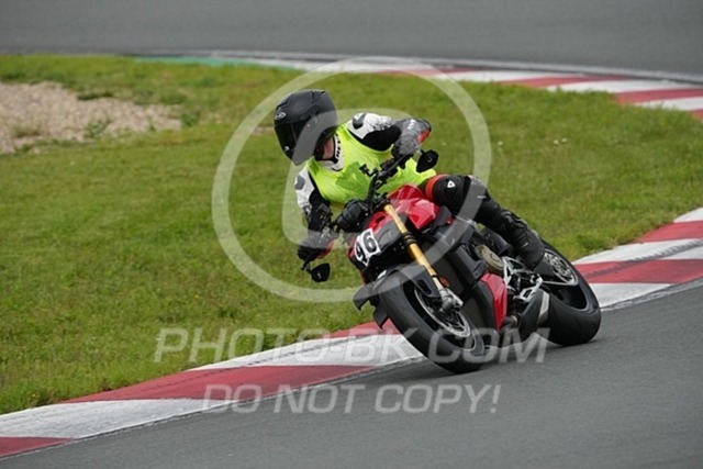 2024_06_21_PBK_17670 | Sportfotografie; SlowMotion; Video; Rennstrecke; Hafeneger; Speer; Racing; RSE; BMW; CBO; Trackday; Motorsportarena; Hockenheimring; Brno; Most; Barcelona; Valencia