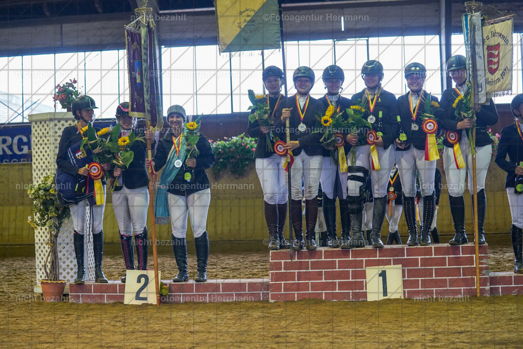 20221002-FAH09677 | Obberbayerische Meisterschaften Vielseitigkeit 2022, Schwäbische Meisterschaften Vielseitigkeit 2022, Mertingen, Schwaben, Bayern, Geländeturnier, Buschreiter, Turnierfotografen Bayern, Fotoagentur Herrmann,  Bayerische Meisterschaften VS Jun. / JR / Pony:, Turnierbilder, Pferdebilder, Turnierfotos, Pferdesortfotografie, Reitsportfotograf, Pferdeshooting