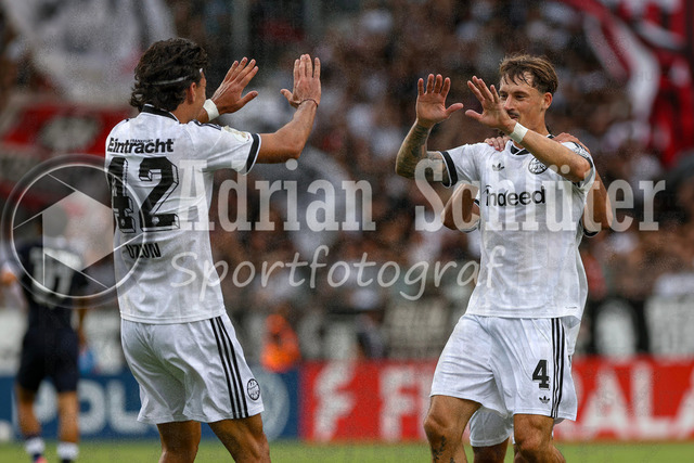 21.08.2026, GER, Fussball, Herren, DFB-Pokal, Saison 2026/2027, SC St. Tönis vs Eintracht Frankfurt | Robin Koch (Frankfurt) Torjubel, jubelt nach seinem Treffer zum 0:2