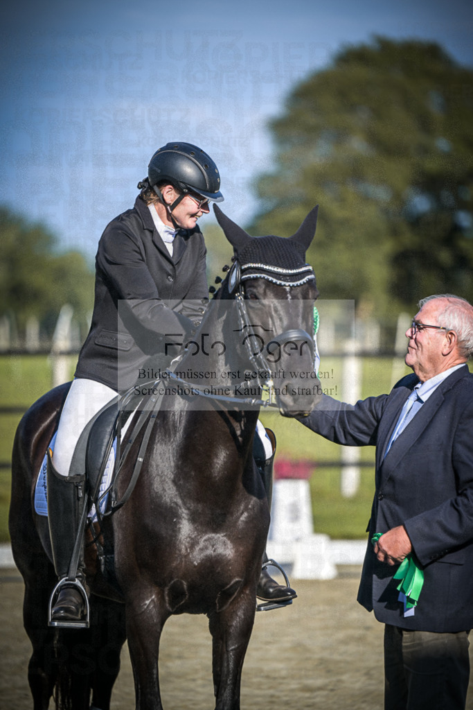 DOS_0055 | Entdecke hochwertige Reitturnierfotos von Foto Oger. Professionell, emotional und authentisch – jetzt Lieblingsmomente im Shop bestellen.Deutschlandweite Turnierfotografie. - Realisiert mit Pictrs.com