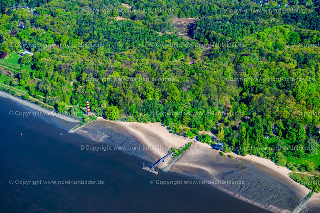 Hamburg_Wittenberge_Elbstrand_ELS_1216270425 | HAMBURG 27.04.2025 Leuchtturm als historisches Seefahrtszeichen im Küstenbereich der Elbe "Rissen Unterfeuer" Seezeichen in Hamburg, Deutschland. // Lighthouse as a historic seafaring character in the coastal area of Elbe "Rissen Unterfeuer" Seezeichen in Hamburg, Germany. Foto: Martin Elsen